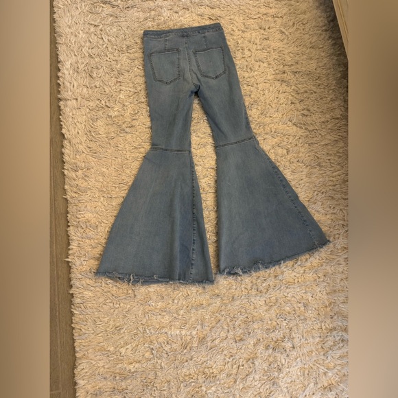 Free People Float on Flares …..Flared Blue Jeans.NWOT - Picture 8 of 13